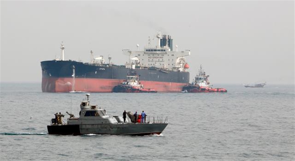 السعودية تعلق مرور ناقلات النفط عبر مضيق هرمز