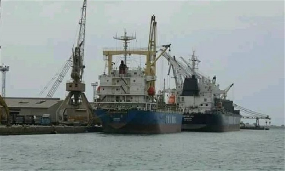 الحوثيون يتهمون التحالف يمنع وصول 15 سفينة إلى الحديدة