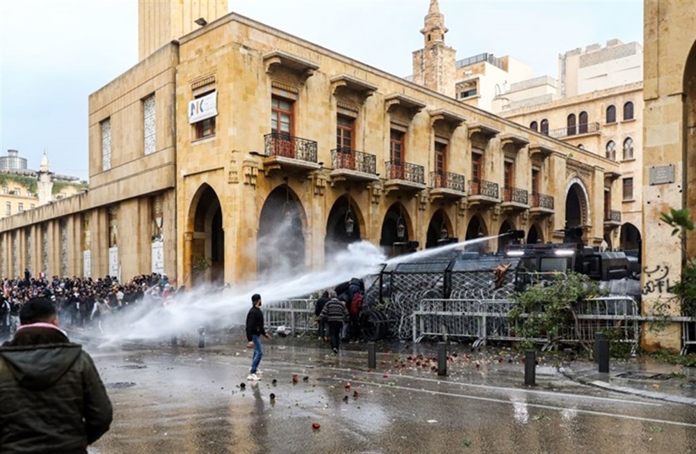 لبنان: اشتباكات بين المتظاهرين وقوات الأمن وسط بيروت