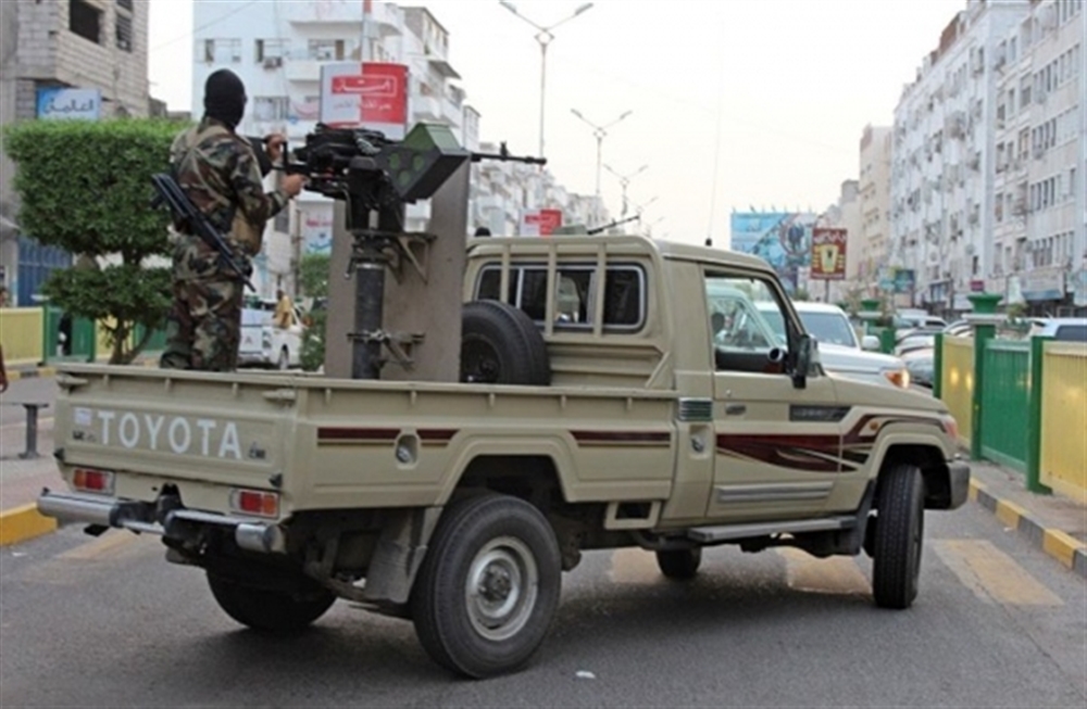 الحكومة تتهم المجلس الانتقالي بعرقلة تنفيذ اتفاق الرياض وتهريب السلاح إلى خارج عدن