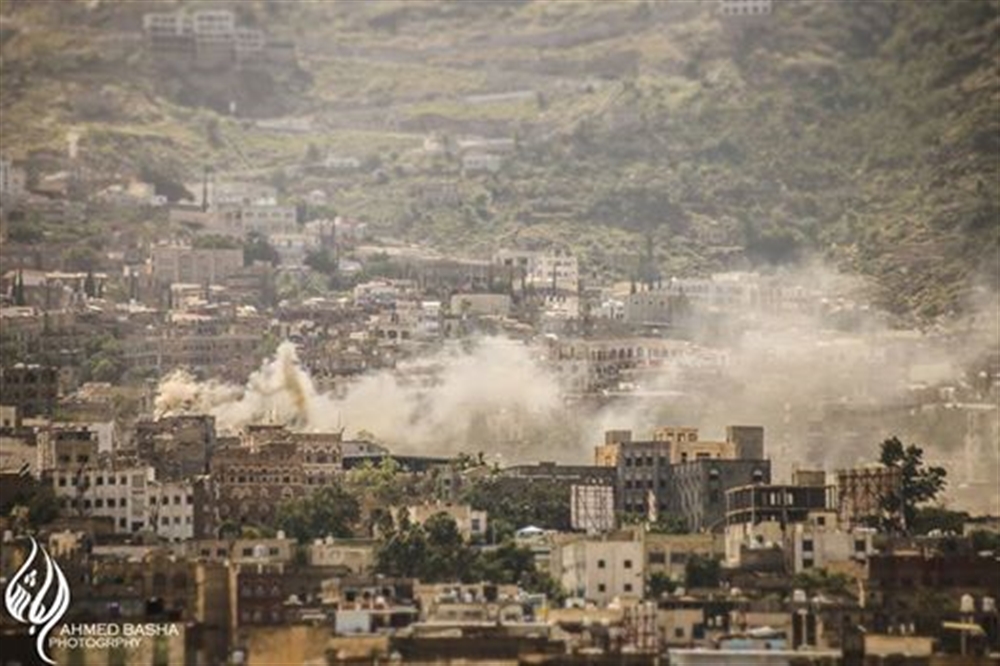 قصف مدفعي يستهدف الأحياء السكنية في تعز