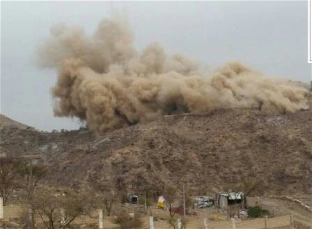 الحوثيون يفجرون منزل مواطن جنوب شرق تعز
