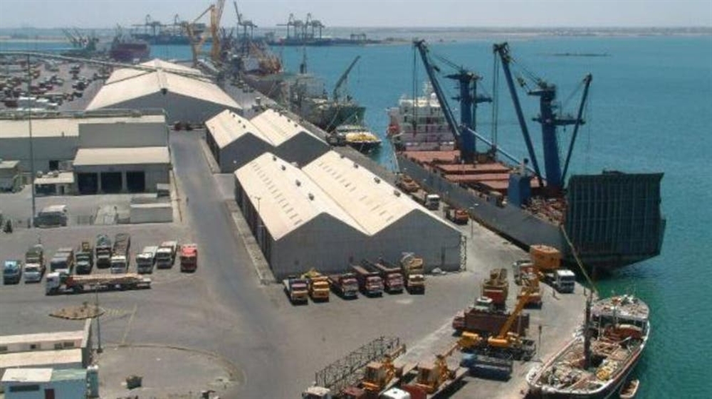 اللجان النقابية في ميناء عدن تهدد بإيقاف الحركة الملاحية (بيان)