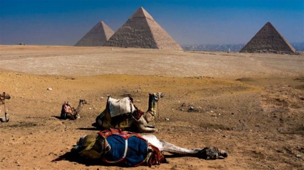 انتحار شاب مصري قفز من فوق أحد الأهرامات