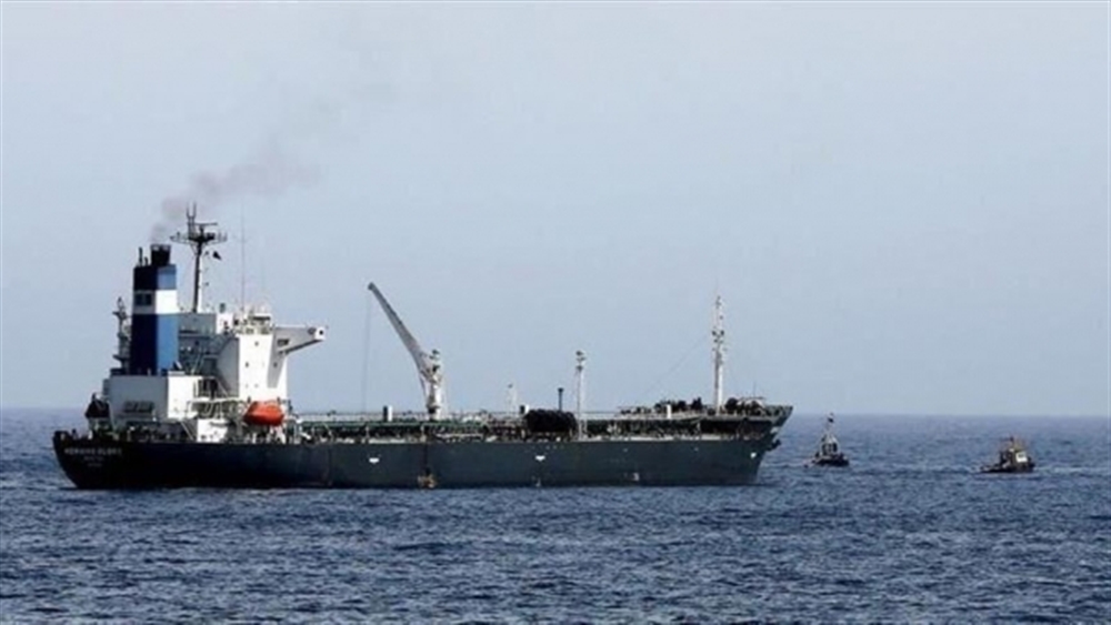 الحوثيون يتهمون التحالف باحتجاز 14 سفينة نفطية بالحديدة