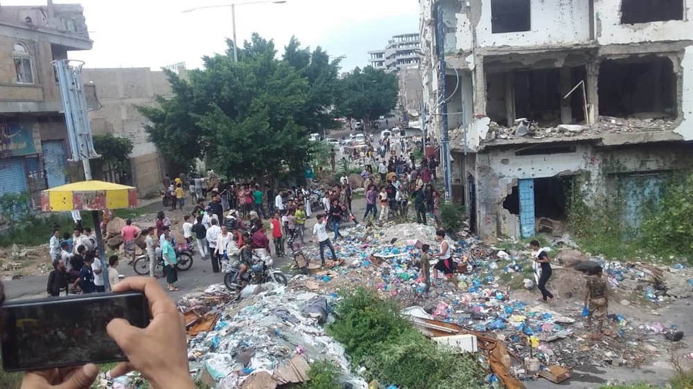 الحوثيون يمنعون تنقل المواطنين بين المحافظات بحُجة الاحتراز من فيروس "كورونا"