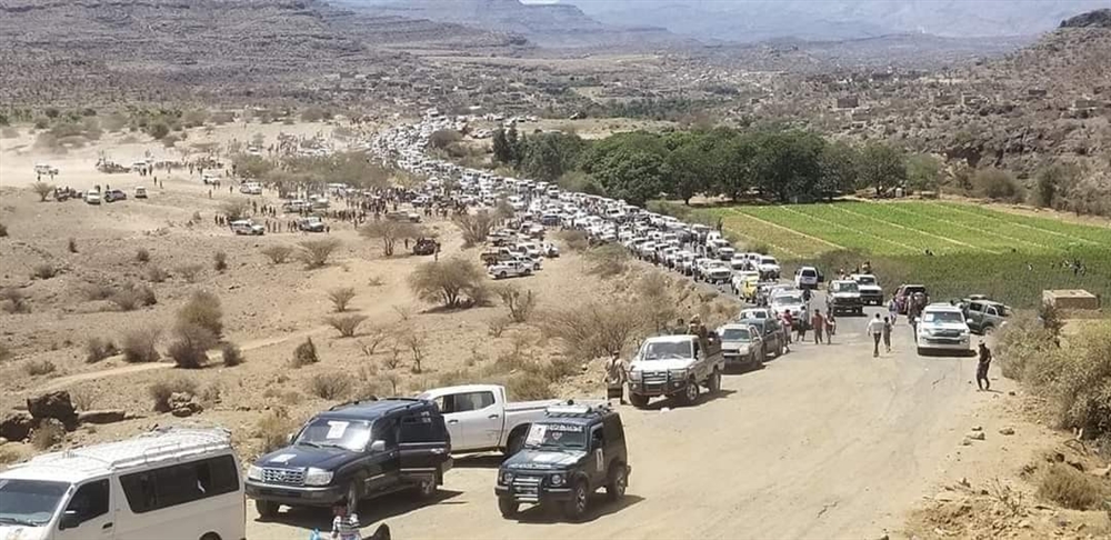 الآلاف يشاركون في تشييع "الحمادي" بمحافظة تعز