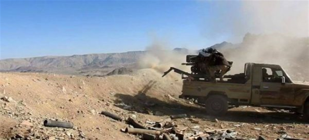 الجيش يعلن أسر 20 حوثيًا وقتل العشرات بصرواح مأرب