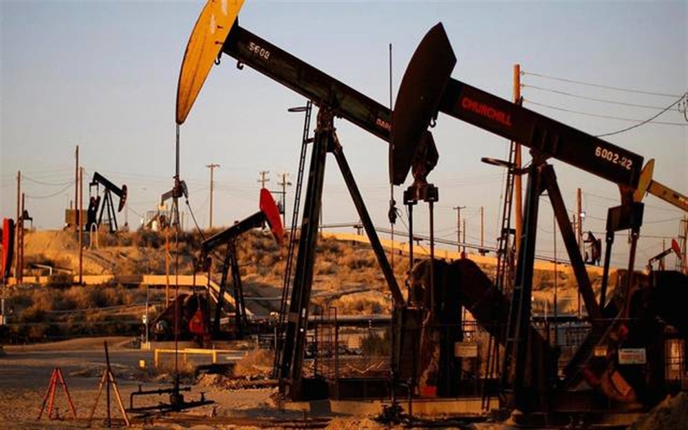 مخاوف الطلب تمحو انتعاشة النفط بعد زيادة أسعار الخام السعودي