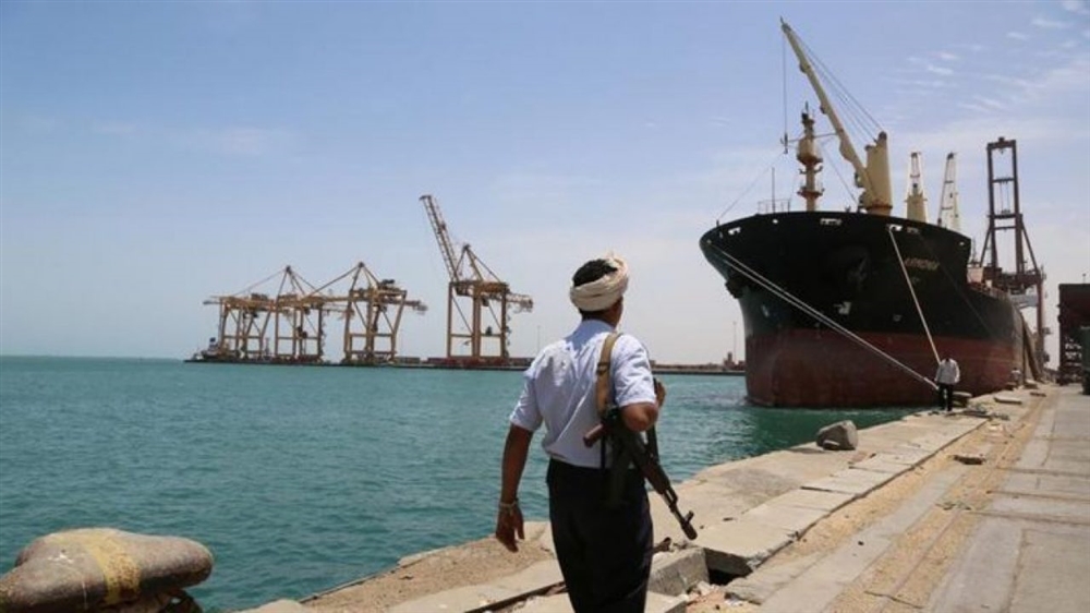 الحكومة تدين نهب الحوثيين رسوم استيراد المشتقات النفطية في الحديدة