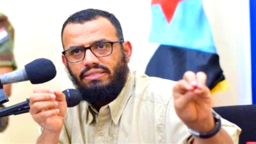 من مقر إقامته في أبوظبي "بن بريك" يفتي بالإفطار في نهار رمضان وقتل الجنود ويبيح لبوتين وترمب قتل اليمنيين