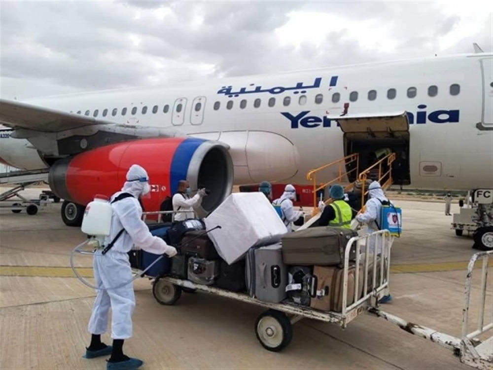 وصول أول دفعة من العالقين اليمنيين في الأردن إلى مطار سيئون