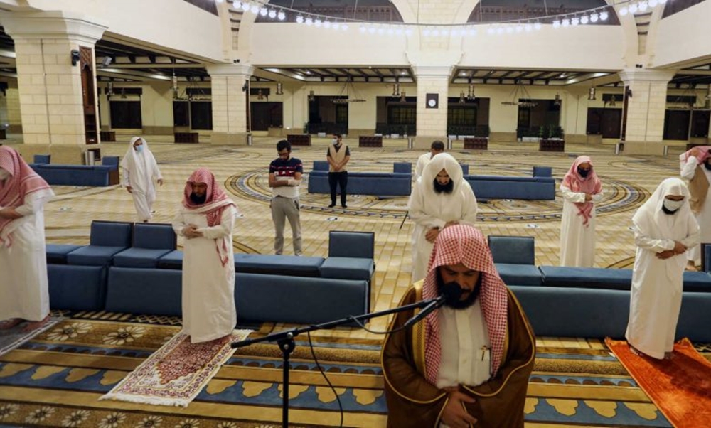 السعودية تعيد فتح 90 ألف مسجد بعد إغلاق لأكثر من شهرين