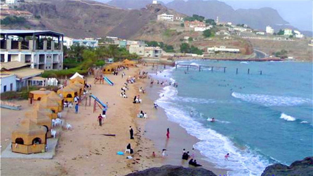 خفر السواحل اليمنية تحذر من ممارسة السباحة في شواطئ عدن