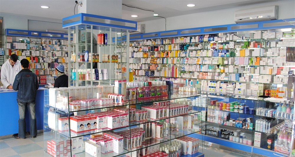 تعز: هيئة حكومية تحذر مالكي الصيدليات من احتكار الأدوية
