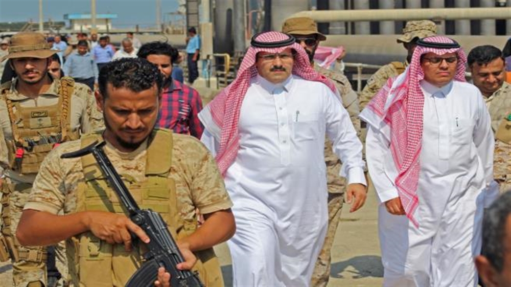 صحيفة: السفير السعودي استدعى مستشاري هادي وهيئة البرلمان واجتمع بهم في "ريتز كارلتون"