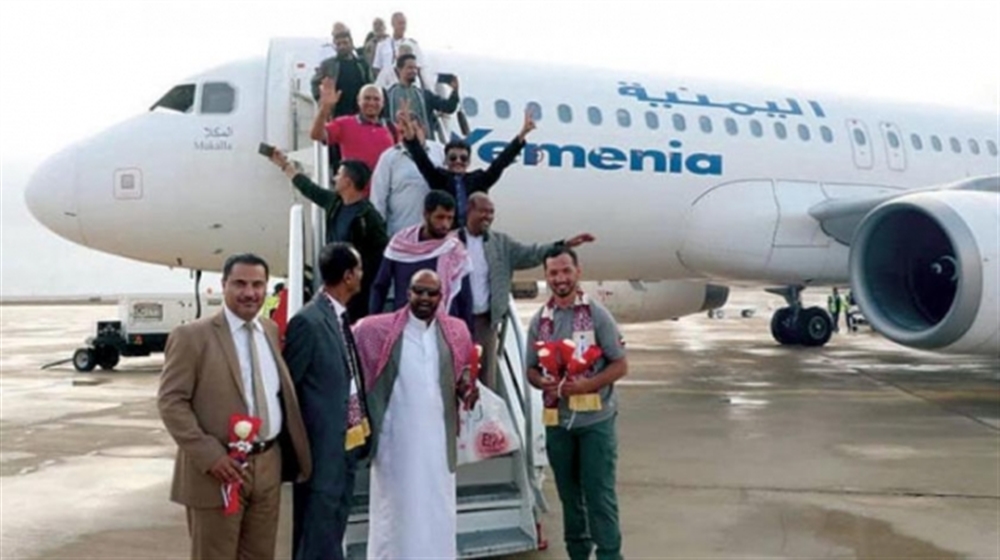 الحكومة اليمنية تعلن إجلاء 6700 عالق من الخارج بسبب كورونا