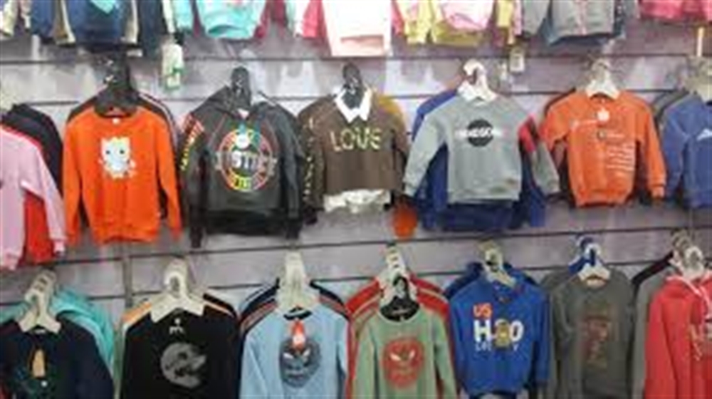 مليشيا الحوثي تداهم محلات تجارية في صنعاء بذريعة "بيع ملابس محرمة"