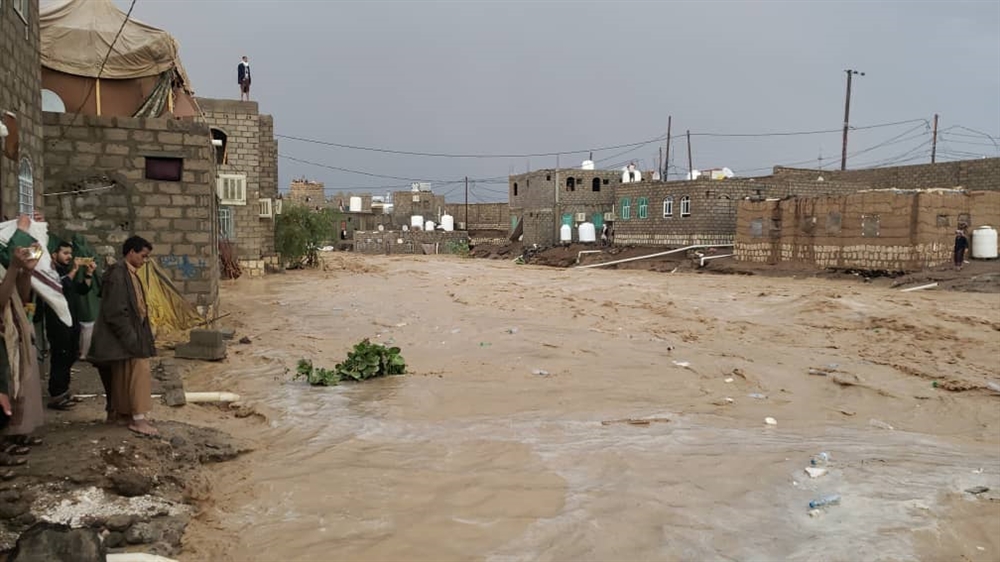 تقرير: وفاة 3 نازحين وتضرر أكثر من 5 آلاف أسرة نازحة جراء السيول في مأرب