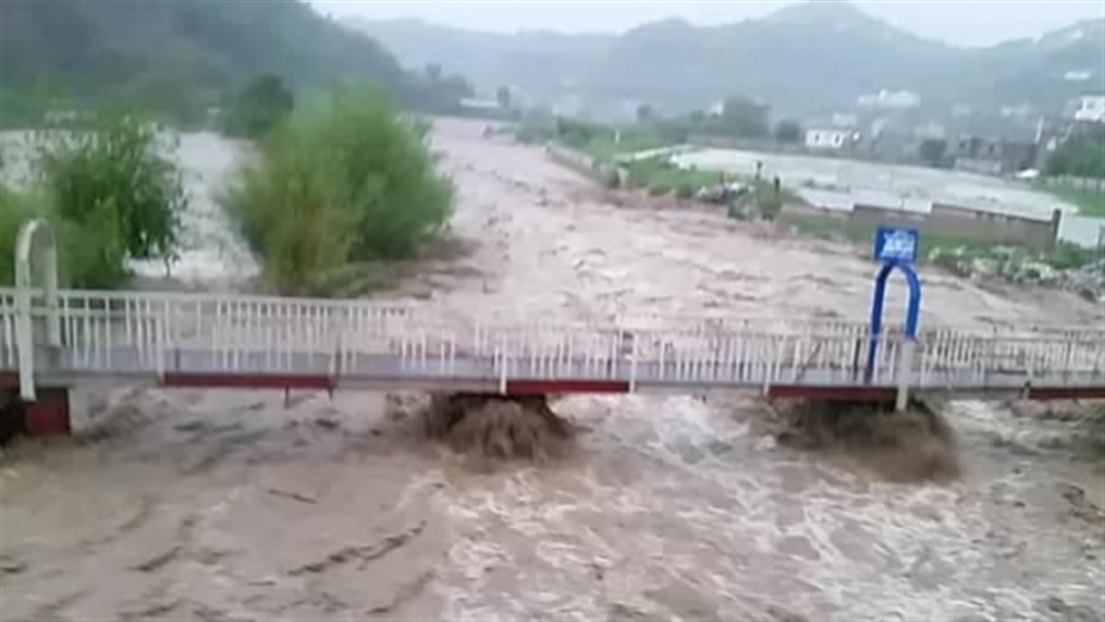 إب: السيول تودي بحياة مواطن وتخلف أضرار جسيمة