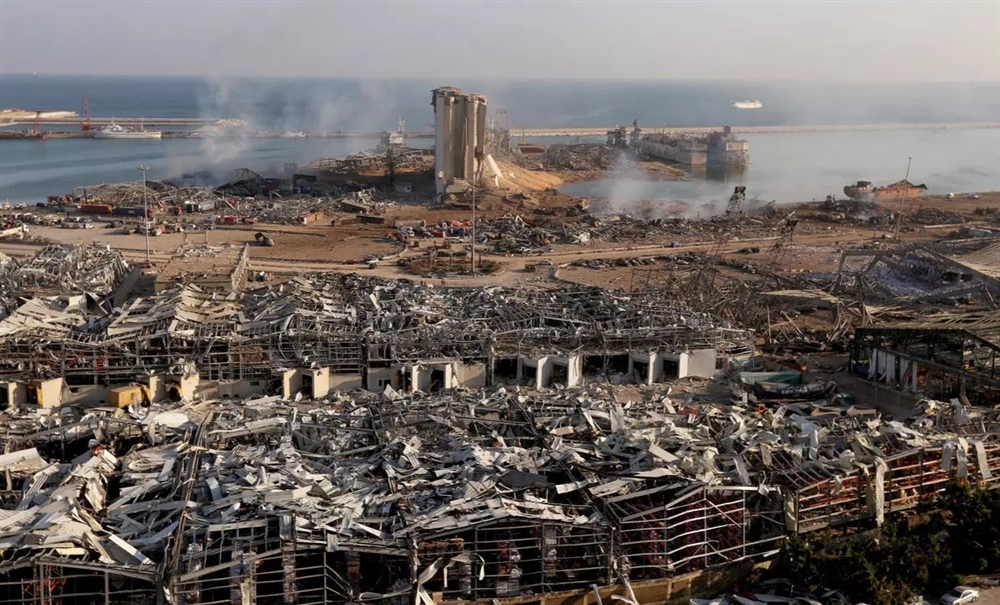 مستشار سابق لابن زايد يكشف  سرا خطيرا حول سبب حدوث انفجار مرفأ بيروت
