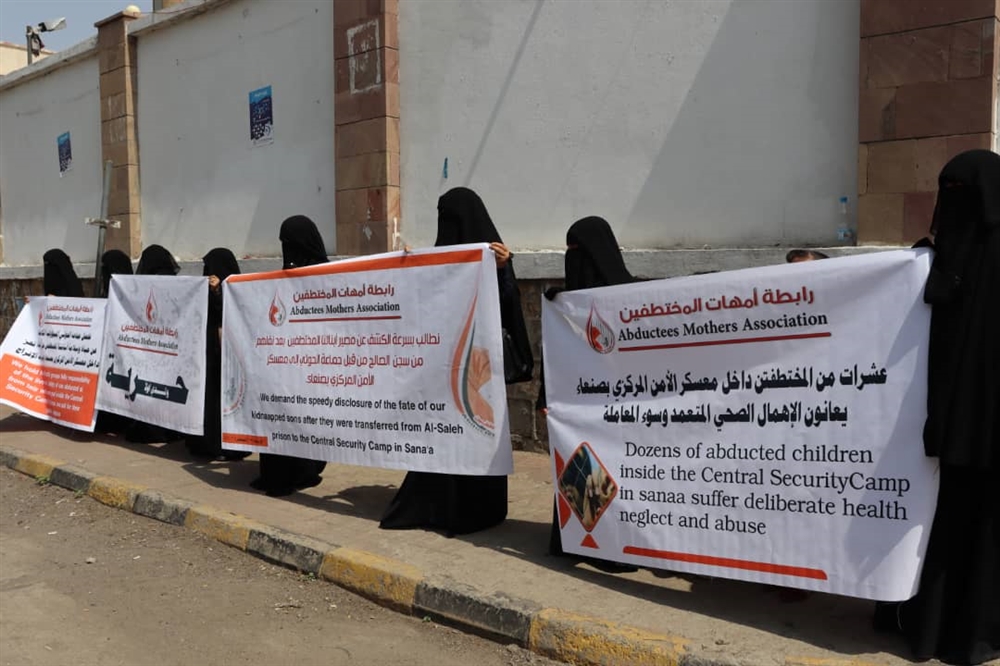 رابطة حقوقية: 18 مختطفًا نقلهم الحوثيون من تعز إلى معسكر في صنعاء