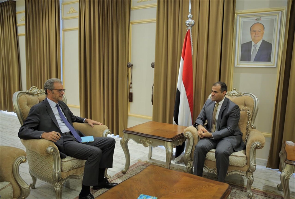 وزير الخارجية يحذّر من تلاعب الحوثيين بملف "صافر"