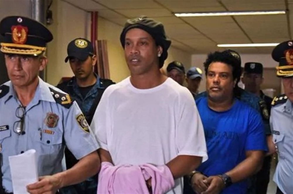 إخلاء سبيل الاسطورة البرازيلي رونالدينيو من أحد سجون باراغواي
