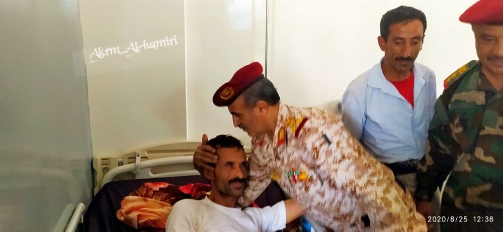 تعز: قائد اللواء 35 مدرع يزور الجرحى