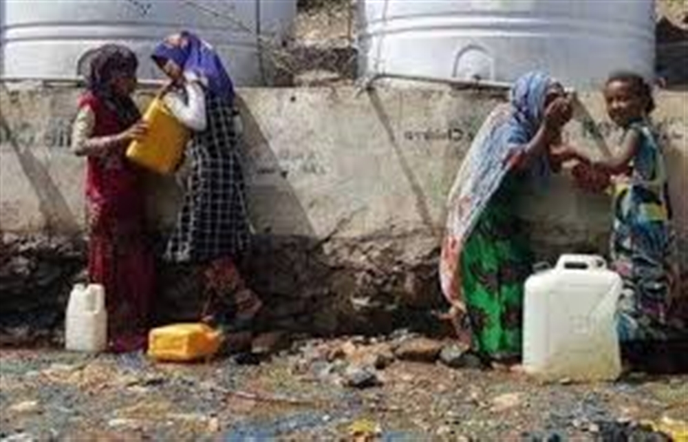 مارب : الحوثي يقصف مصدر المياه الوحيد للنازحين بمدغل