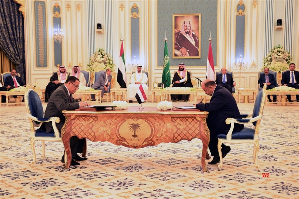 هادي غير راضٍ عن الطريقة التي تدار بها آلية تنفيذ اتفاق الرياض.. صحيفة تكشف عن "تفاهمات أولية" بين الحكومة والانتقالي