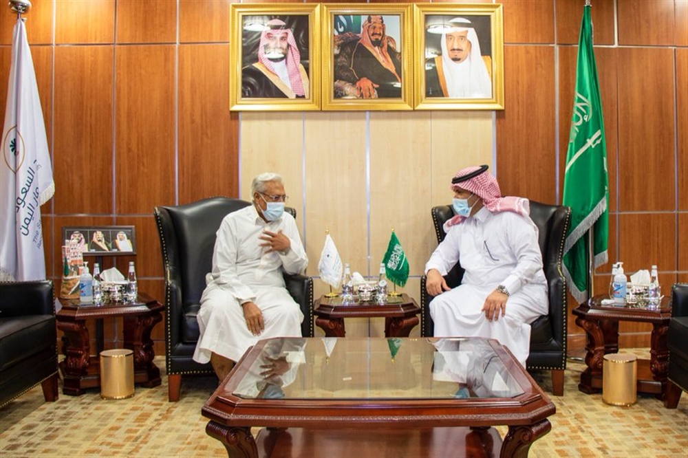 لم يتحدث عن اتفاق الرياض وأكد دعمه للجميع... السفير السعودي يلتقي مدير أمن عدن لمناقشة أهمية الأمن
