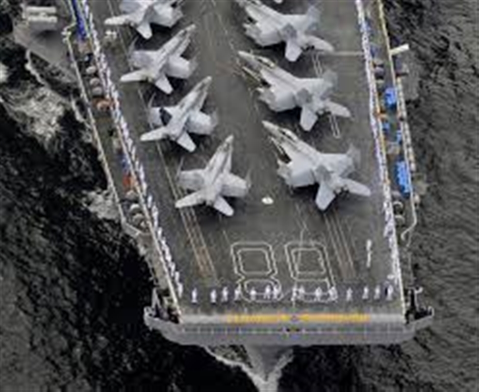 البحرية الأمريكية تتحدث عن مفقود من حاملة الطائرات شمال بحر العرب
