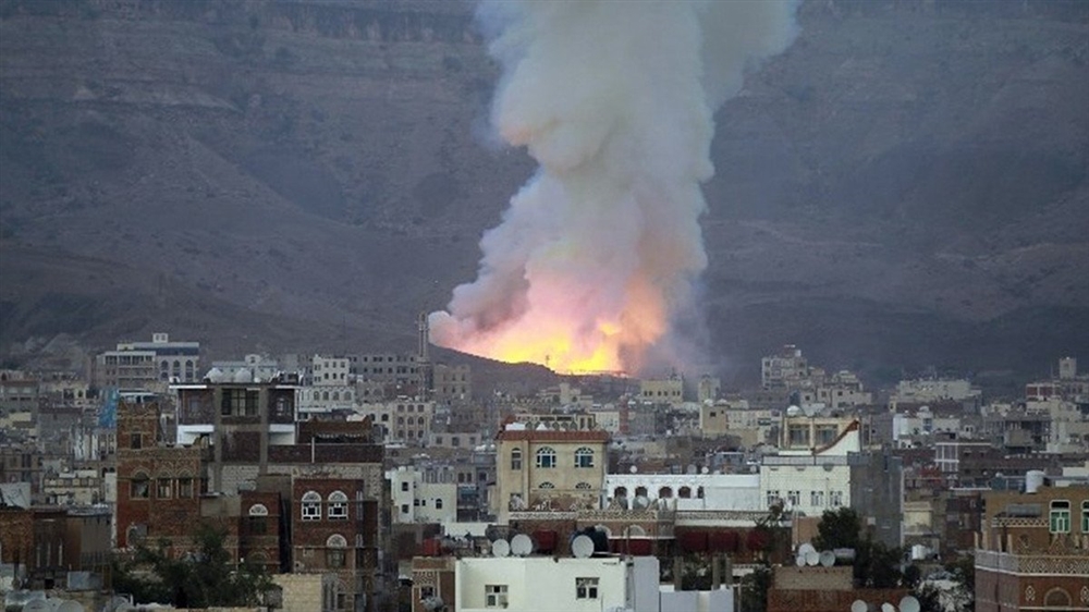 طيران التحالف يشن غارات نادرة على مقرات حوثية في صنعاء