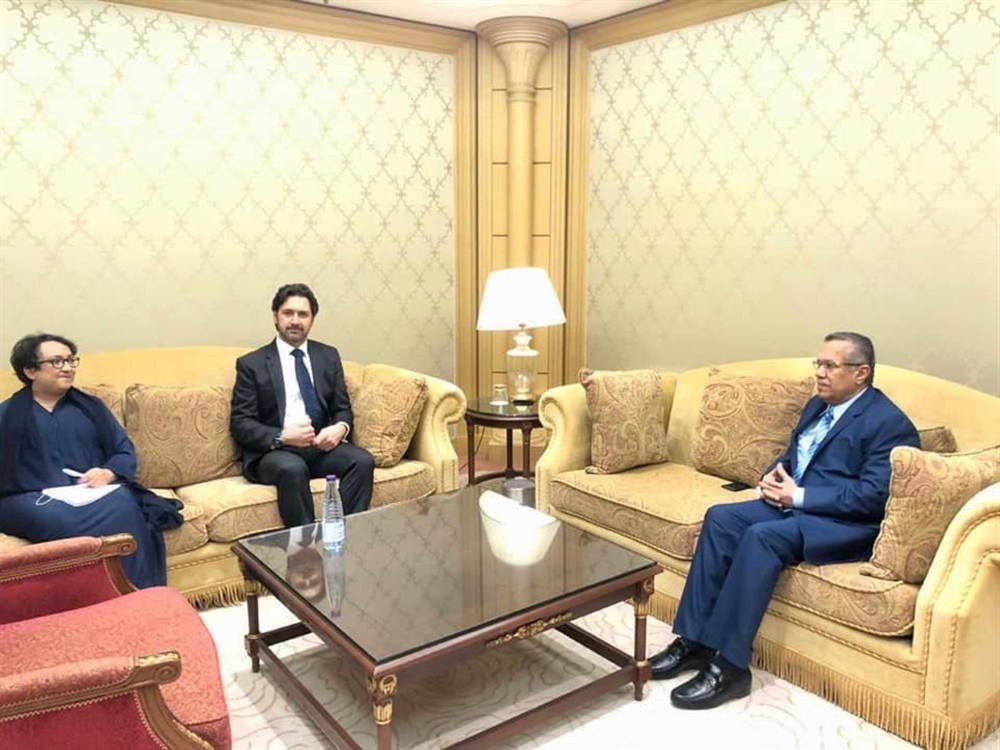 بن دغر يلتقي نائب السفير البريطاني لدى اليمن