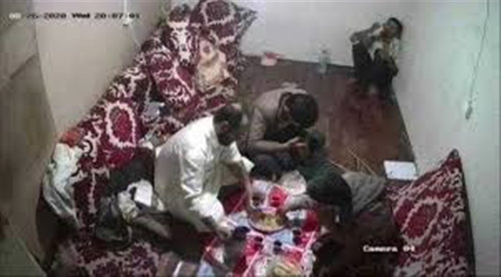 رابطة أمهات المختطفين: مليشيا الحوثي تخير عائلة على استلام ابنها المعذب حتى الموت أو قتل بقية المختطفين