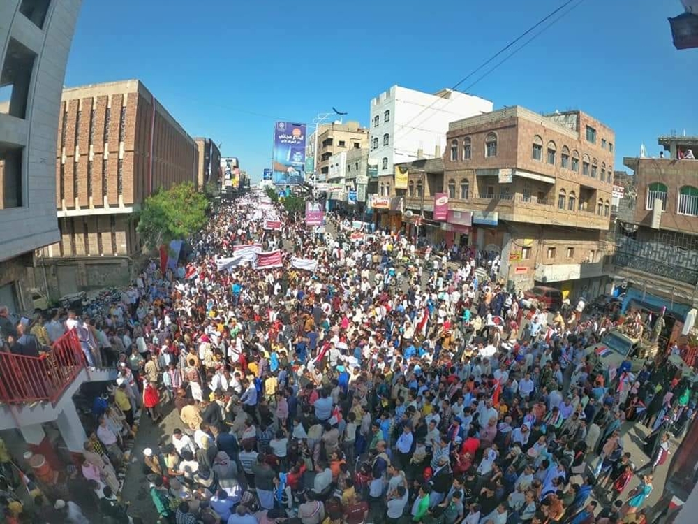 احتفالات شعبية ضخمة في تعز بالعيدالـ58 لثورة 26 سبتمبر