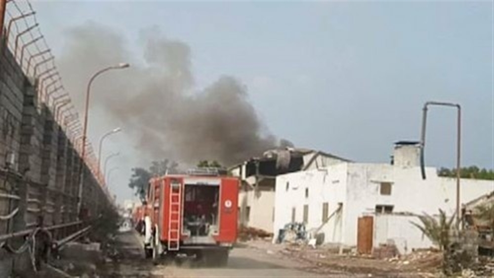 مليشيا الحوثي تقصف مجمع إخوان ثابت الصناعي بالحديدة