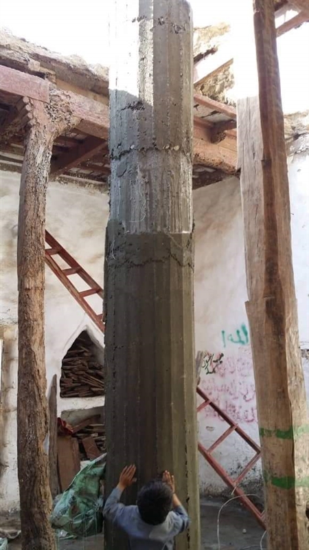 ( صور).. بدعوى الترميم... مسجد تاريخي في ريمة يتعرض للتخريب
