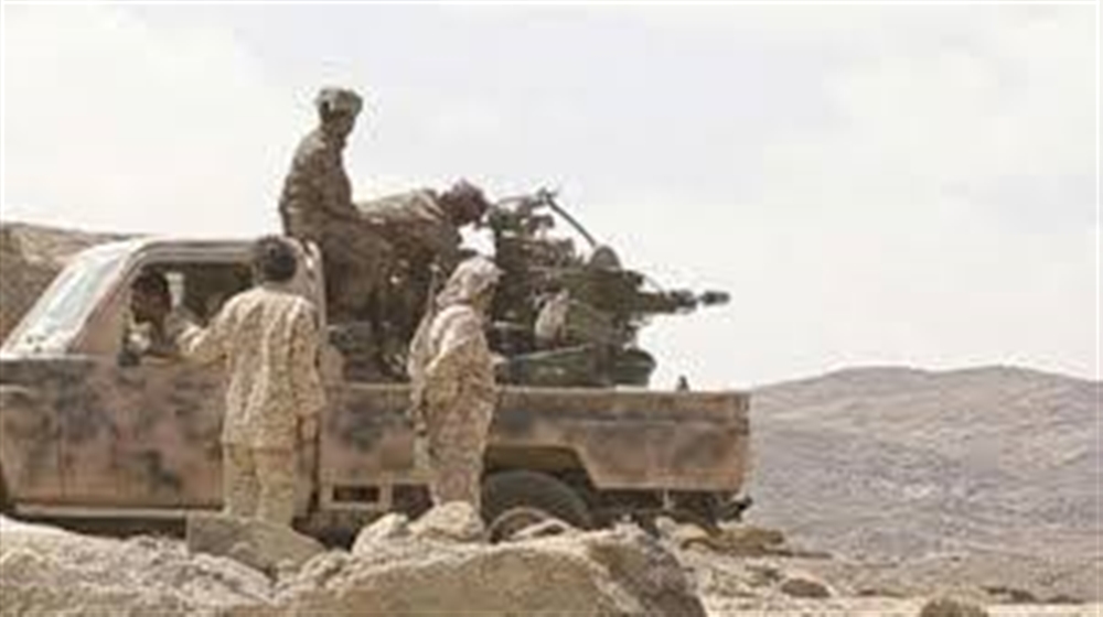 بالتزامن مع تقدمه في المخدرة.. الجيش يسيطر على مواقع هامة في مدغل بمارب