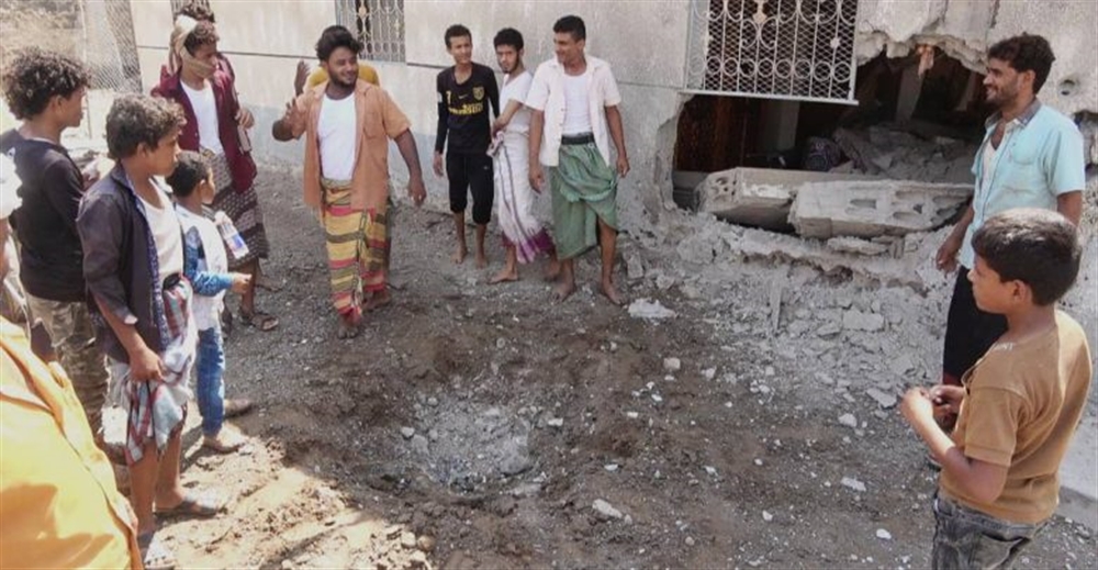 الحديدة.. قناصة الحوثي تستهدف مدنيا بالتحيتا ومدفعيتها تقصف المنازل في حيس
