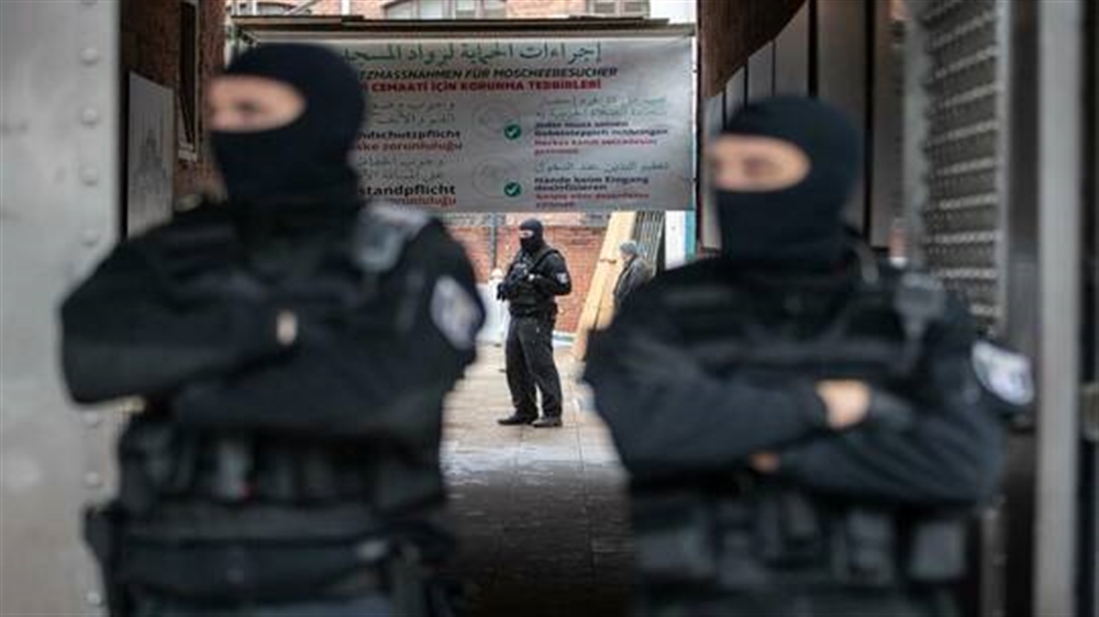 أكثر من 150 شرطيا يقتحمون أقدم مساجد ألمانيا بأحذيتهم