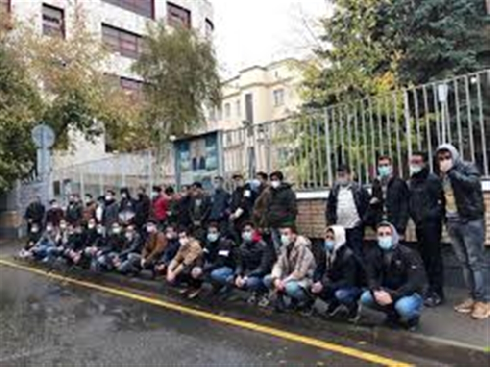 تعاملهم كسجناء... سفارة اليمن في روسيا تحتجز الطلاب المبتعثين داخل مبناها وتمنع وصول سيارات الاسعاف