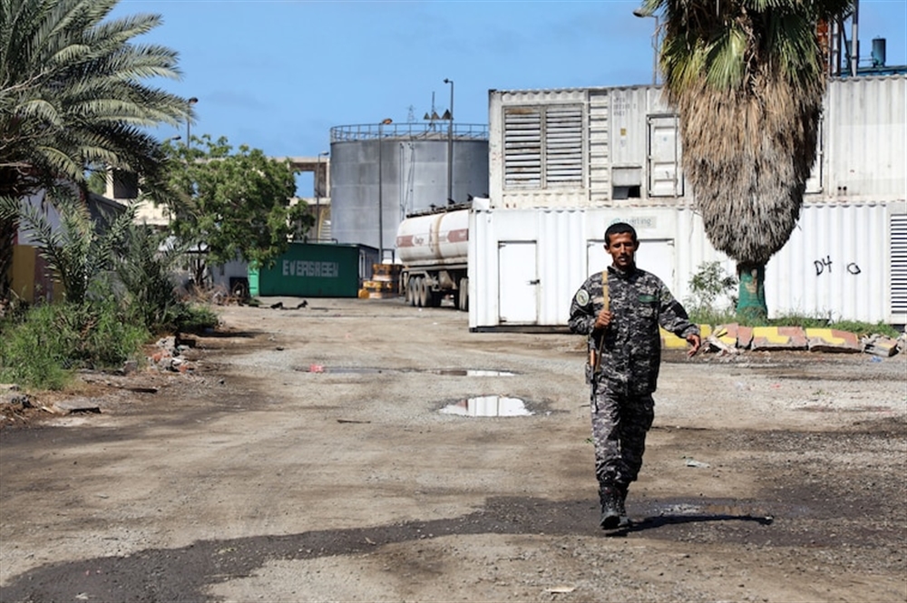 قتيل و4 جرحى في اشتباكات مسلحة شمالي عدن