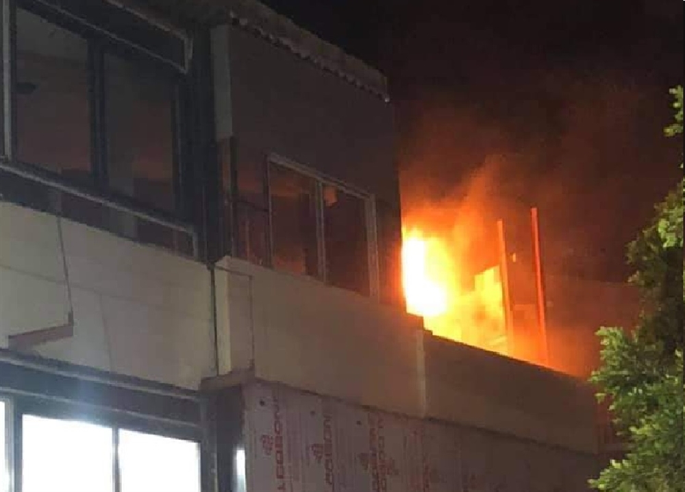 اندلاع حريق بأحد أشهر مطاعم مدينة تعز