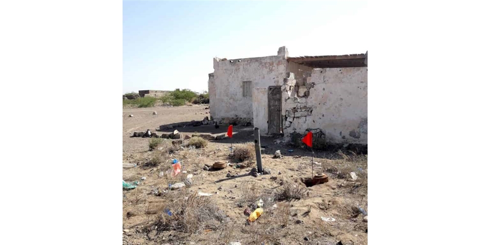 مسام ينزع عشرات الألغام من محيط مسجد صغير في موزع