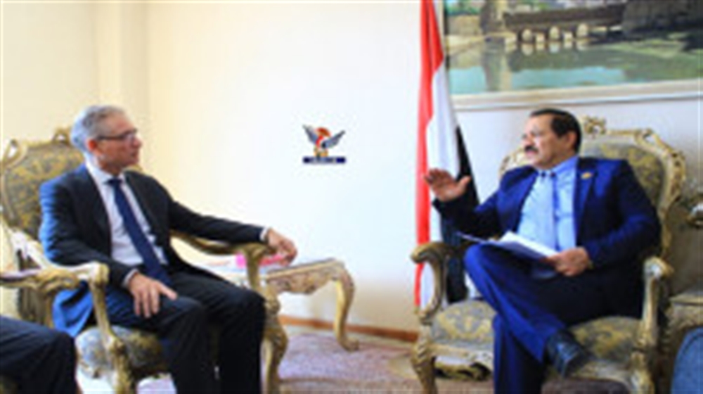 رغم الانتقادات  المتواصلة ...ممثل اليونسيف يسلم أوراق اعتماده إلى حكومة الحوثيين