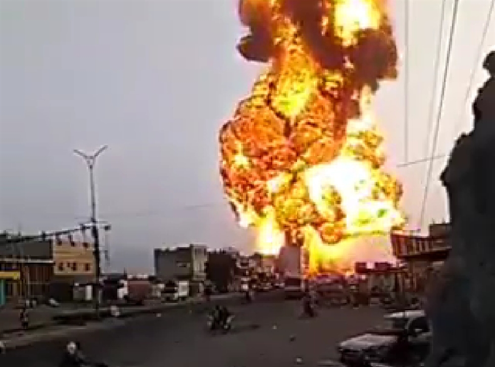 (فيديو) ..حريق يعقبه انفجار مرعب في محطة للمشتقات النفطية بالحديدة وسقوط ضحايا