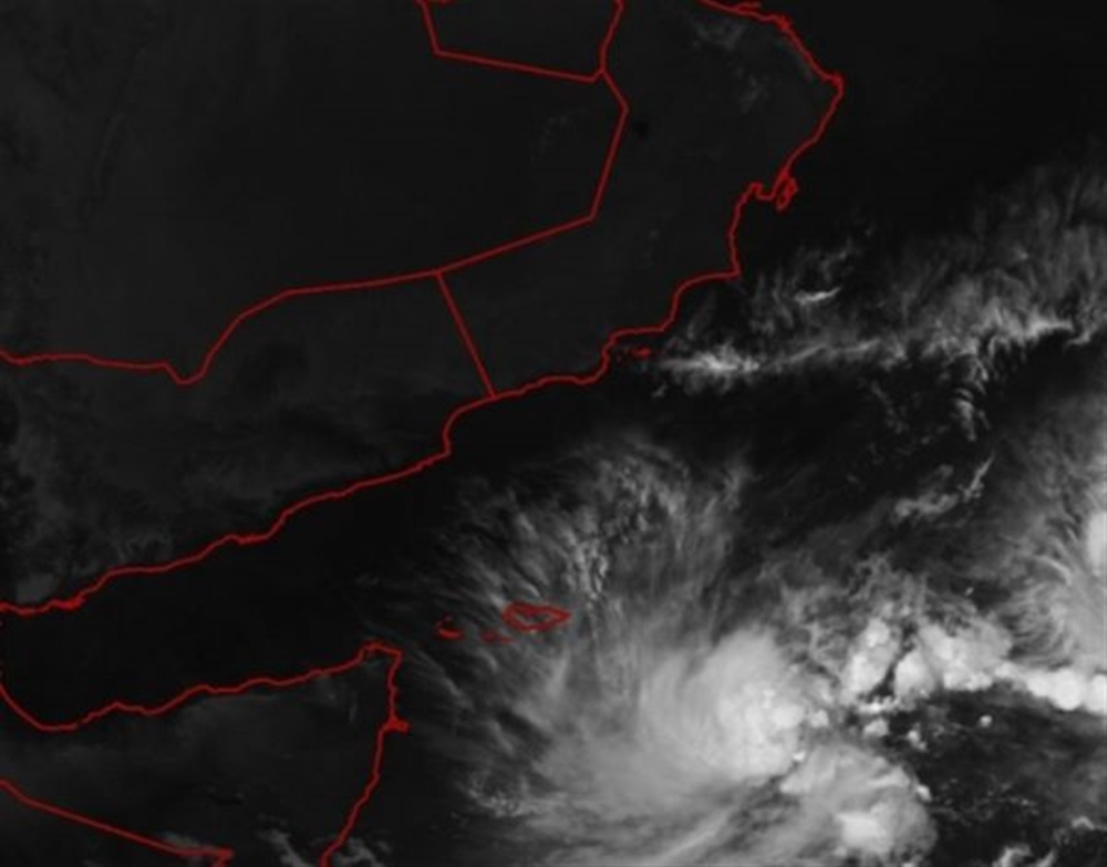 مسؤول حكومي: عاصفة مدارية تقترب من سقطرى والمحافظات الشرقية خلال الساعات القادمة