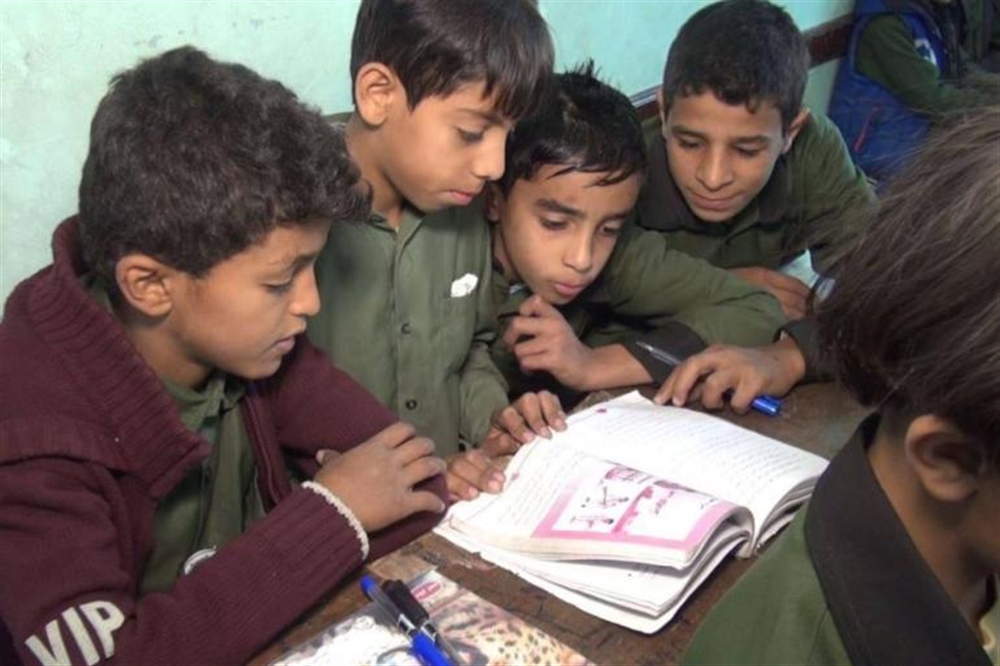 مسؤول بنقابة المعلمين: الحوثيون أجروا 187 تعديلًا جديدًا على المناهج الدراسية